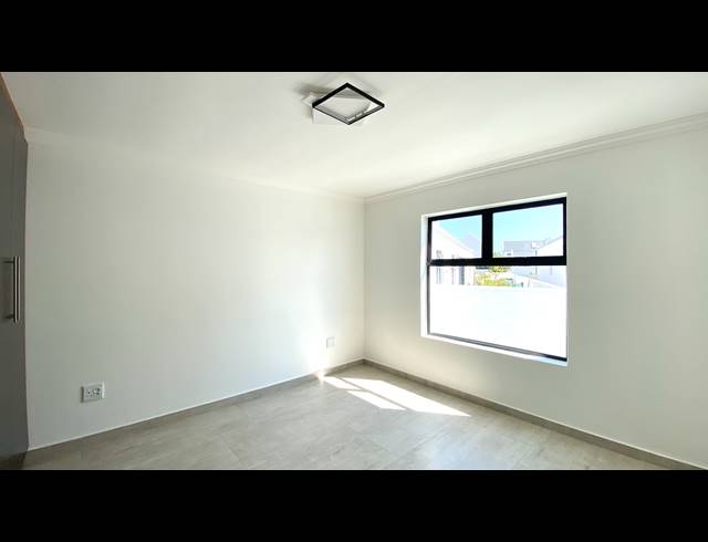 3 BEDROOM HOUSE FOR SALE IN BRITANNIA REEF ESTATE
